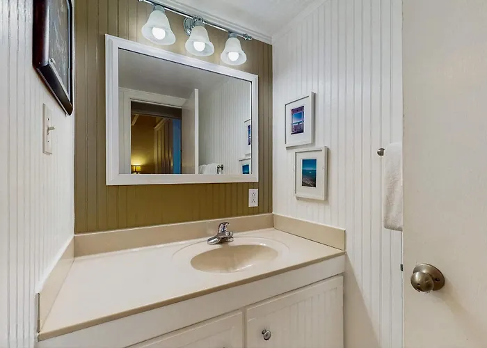 Holiday home Ocean-view With Pool Access Outdoor Seating Ac & Wifi *
