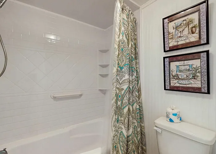 Holiday home Ocean-view With Pool Access Outdoor Seating Ac & Wifi *