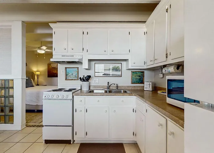 Ocean-view With Pool Access Outdoor Seating Ac & Wifi *