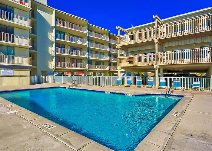 Holiday home Ocean-view With Pool Access Outdoor Seating Ac & Wifi